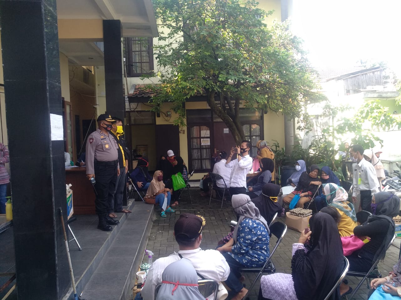 Pemdes Margahayu Selatan Salurkan Bantuan Sosial Dari Pemprov Jabar